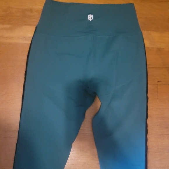 Green born Primitive pants with mesh side detail - Picture 2 of 3